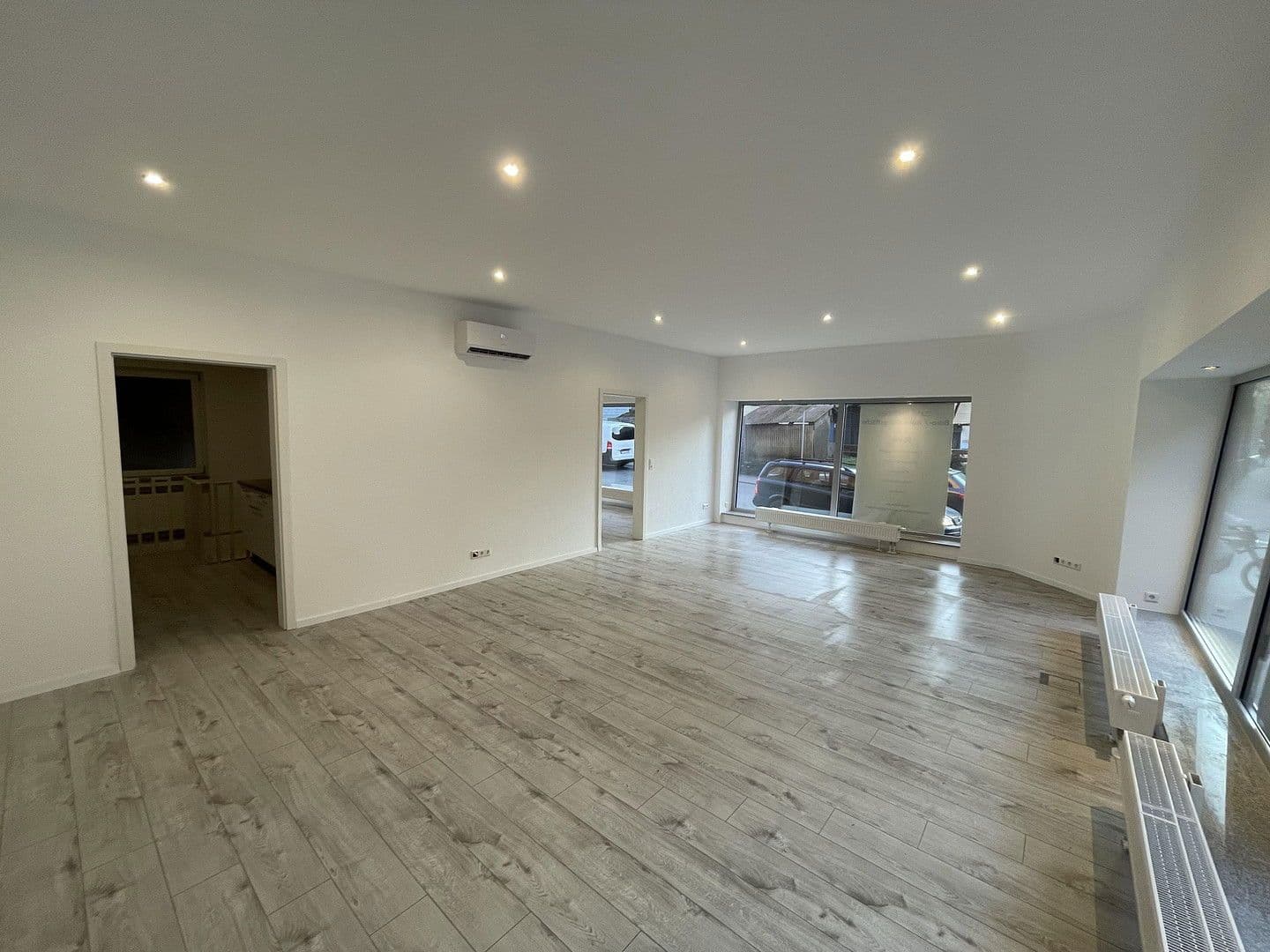 Prenájom kancelárie 80 m², Enzstraße 126, Pforzheim-Eutingen, Bádensko-Wurttembersko Prenájom kancelárie 80 m², Enzstraße 126, Pforzheim-Eutingen, Bádensko-Wurttembersko