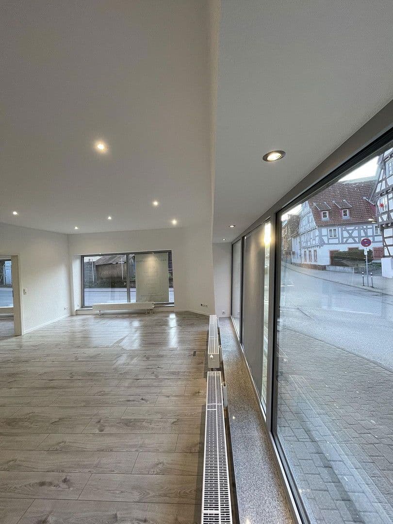 Prenájom kancelárie 80 m², Enzstraße 126, Pforzheim-Eutingen, Bádensko-Wurttembersko Prenájom kancelárie 80 m², Enzstraße 126, Pforzheim-Eutingen, Bádensko-Wurttembersko