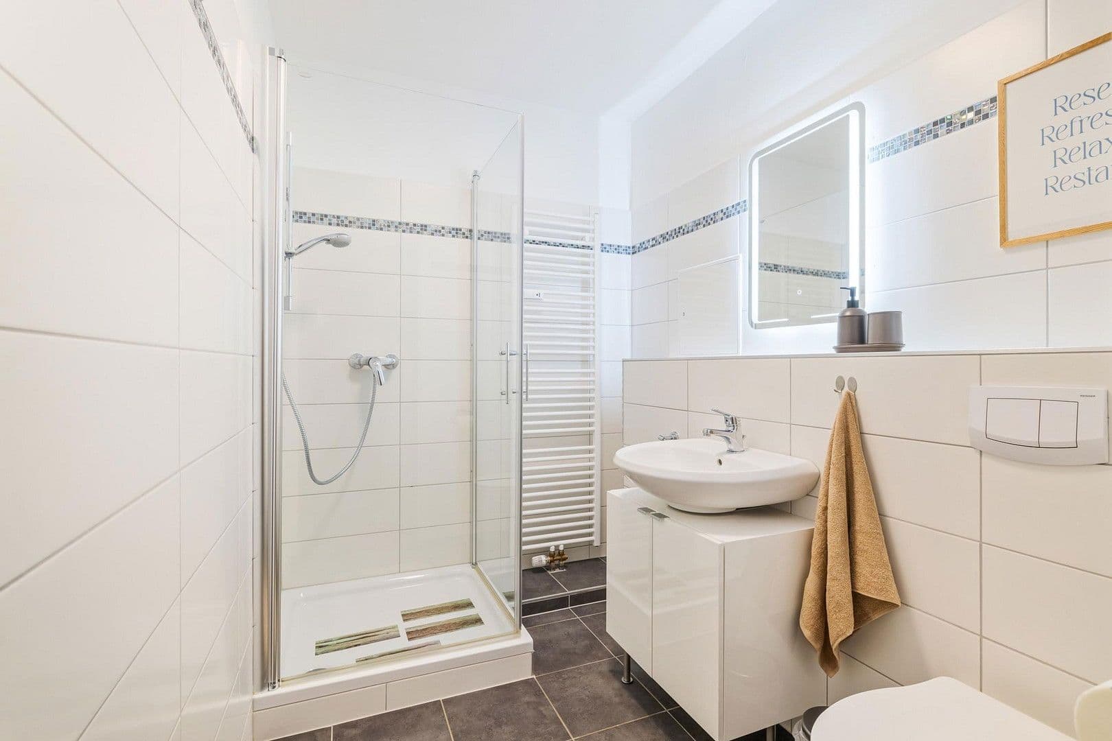 Prenájom bytu 1-izbový 54 m², Görlitzer Str. 2, Hochheim, Hesensko Prenájom bytu 1-izbový 54 m², Görlitzer Str. 2, Hochheim, Hesensko