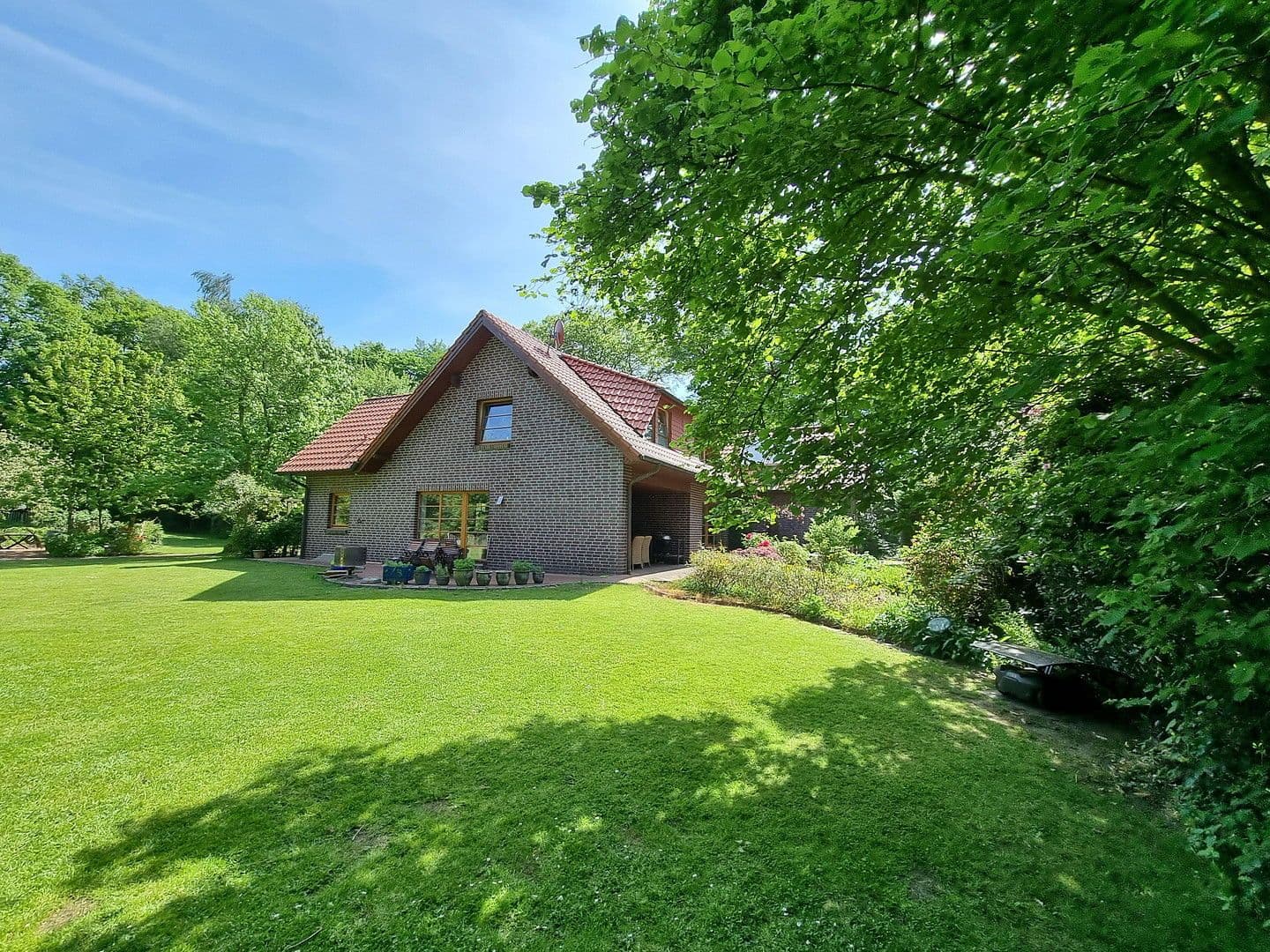 Predaj domu 260 m², pozemek 4.487 m², Oldenburg (Oldb), Dolné Sasko Predaj domu 260 m², pozemek 4.487 m², Oldenburg (Oldb), Dolné Sasko