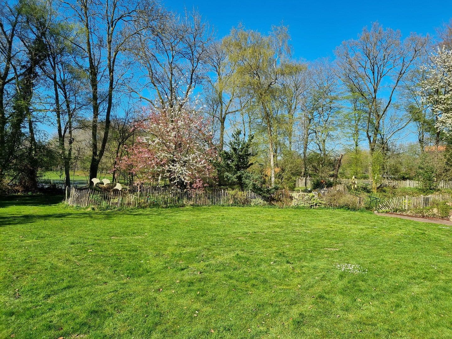 Predaj domu 260 m², pozemek 4.487 m², Oldenburg (Oldb), Dolné Sasko Predaj domu 260 m², pozemek 4.487 m², Oldenburg (Oldb), Dolné Sasko