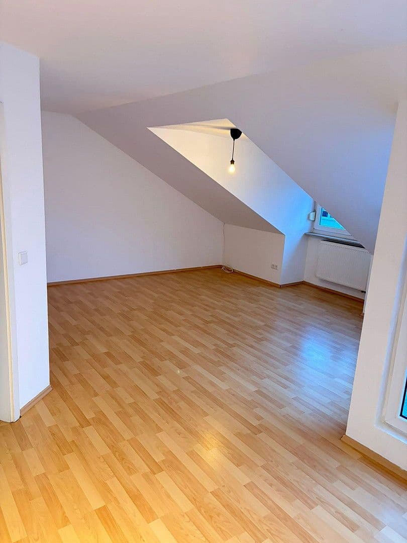 Prenájom bytu 2-izbový 61 m², Ingolstadt, Bavorsko Prenájom bytu 2-izbový 61 m², Ingolstadt, Bavorsko