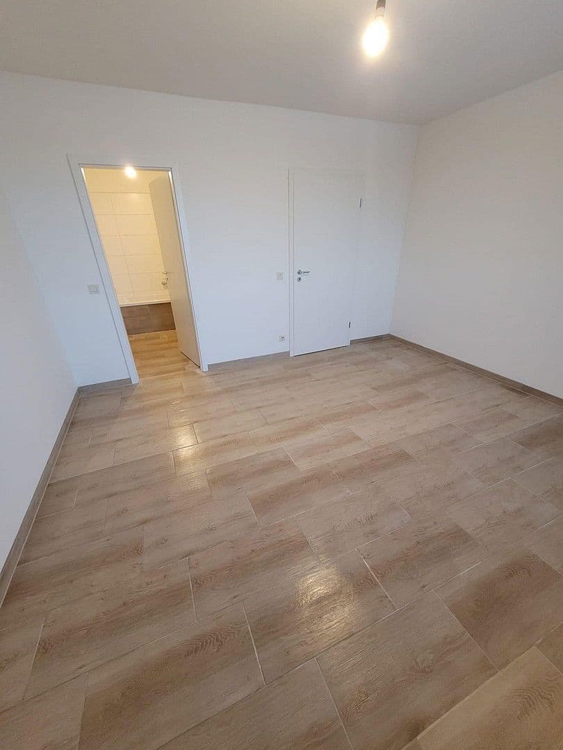 Predaj bytu 4-izbový 100 m², Hannover, Dolné Sasko Predaj bytu 4-izbový 100 m², Hannover, Dolné Sasko