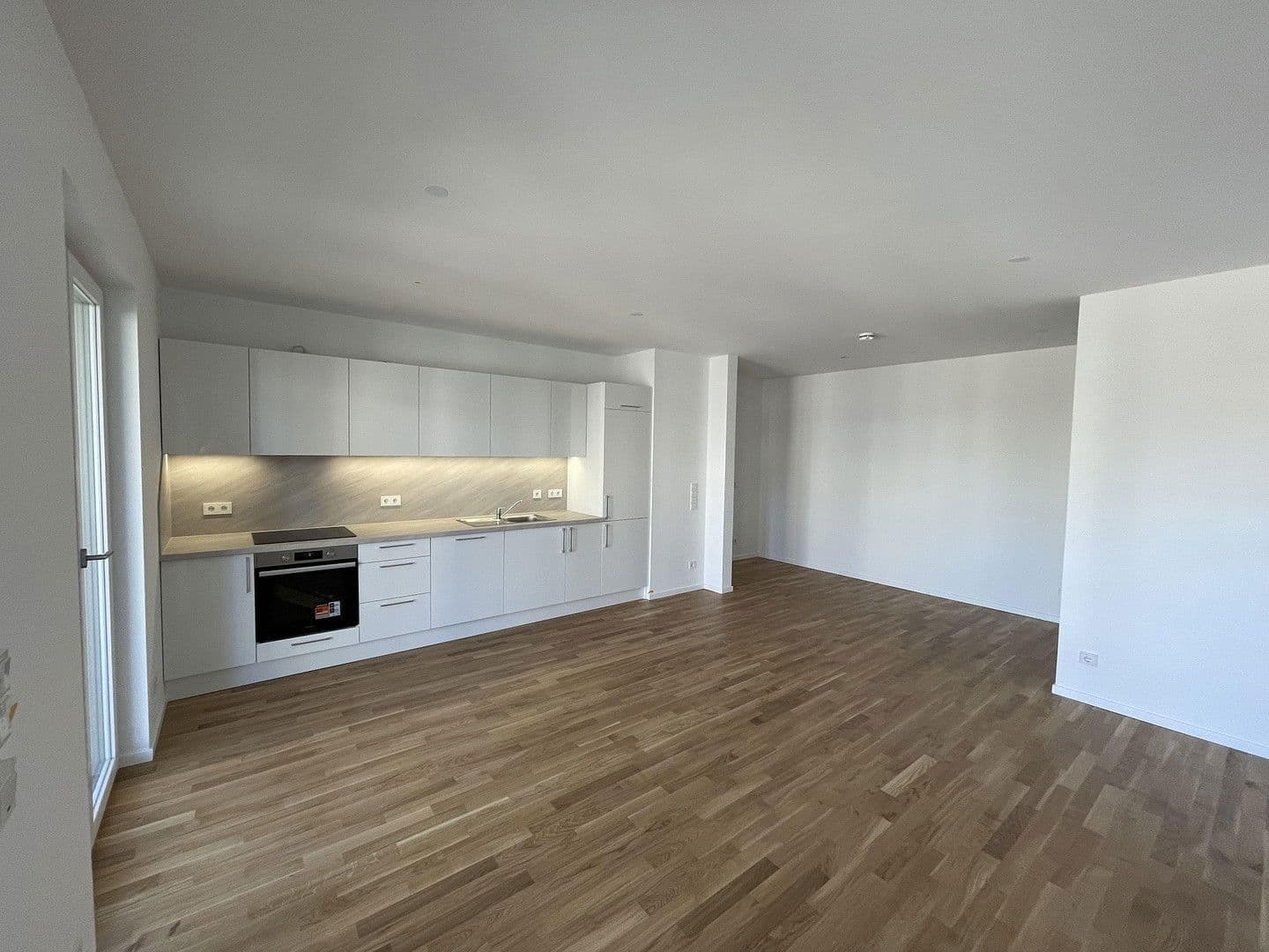 Prenájom bytu 4-izbový 93 m², Torgauer Str. 44a, Leipzig, Sasko Prenájom bytu 4-izbový 93 m², Torgauer Str. 44a, Leipzig, Sasko