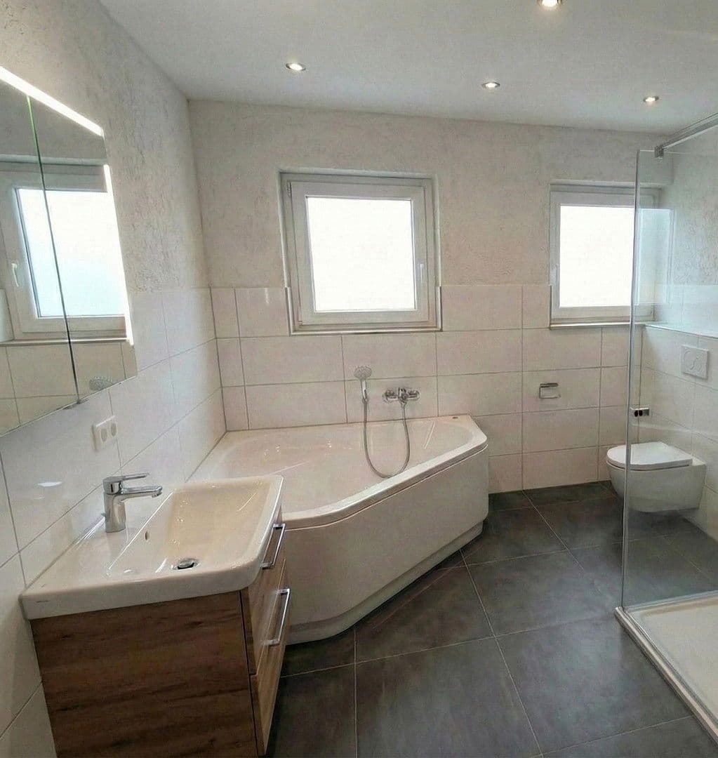 Prenájom bytu 4-izbový 86 m², Haslach im Kinzigtal, Bádensko-Wurttembersko Prenájom bytu 4-izbový 86 m², Haslach im Kinzigtal, Bádensko-Wurttembersko