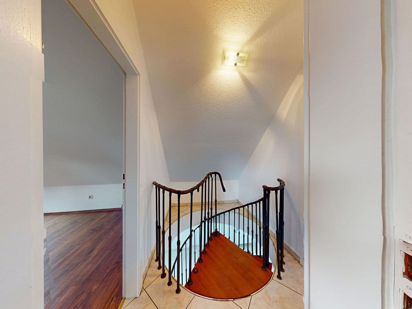 Predaj bytu 5-izbový 120 m², Rohrlachstrasse 5, Ludwigshafen, Porýnie-Falcko Predaj bytu 5-izbový 120 m², Rohrlachstrasse 5, Ludwigshafen, Porýnie-Falcko