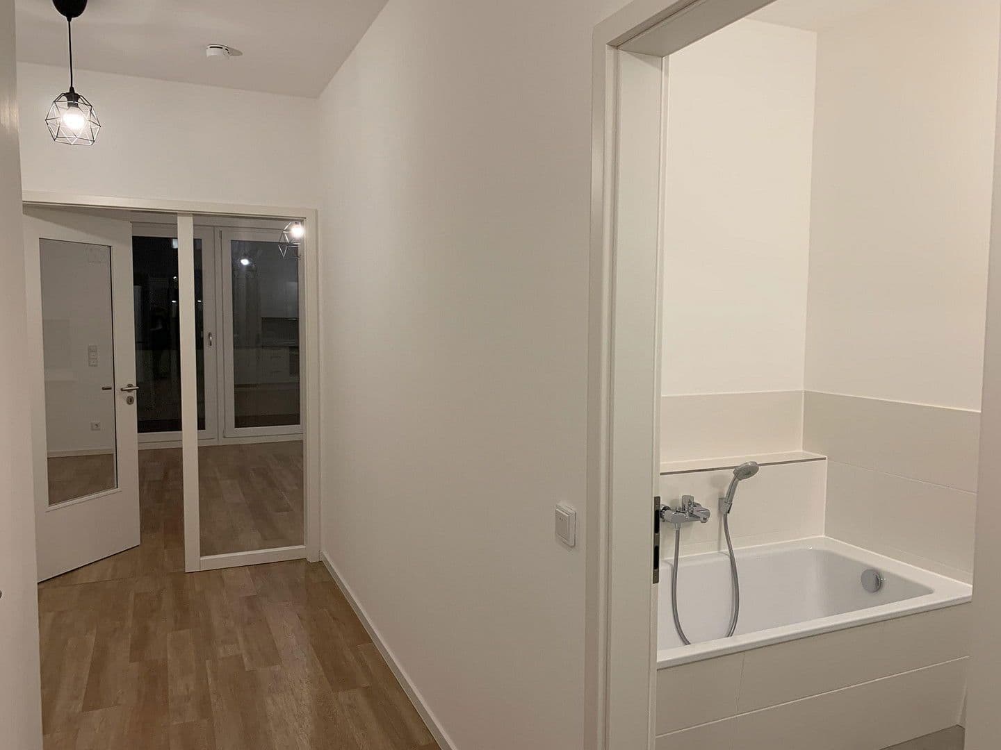 Prenájom bytu 3-izbový 84 m², Stallschreiberstr 24, Berlin, Berlín Prenájom bytu 3-izbový 84 m², Stallschreiberstr 24, Berlin, Berlín