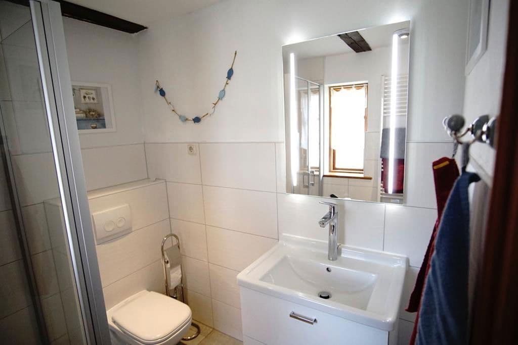 Predaj domu 220 m², pozemek 1.585 m², Dorfstrasse 2-3, Krummin, Meklenbursko-Predpomoransko Predaj domu 220 m², pozemek 1.585 m², Dorfstrasse 2-3, Krummin, Meklenbursko-Predpomoransko