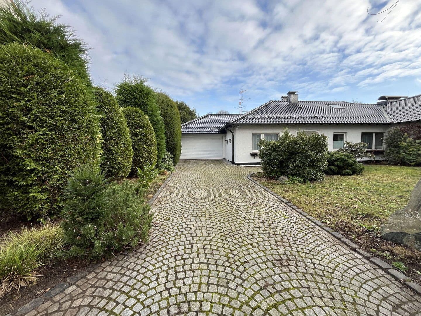 Predaj domu 230 m², pozemek 1.463 m², Königgrätzerstr. 12, Solingen, Severné Porýnie - Westfálsko Predaj domu 230 m², pozemek 1.463 m², Königgrätzerstr. 12, Solingen, Severné Porýnie - Westfálsko