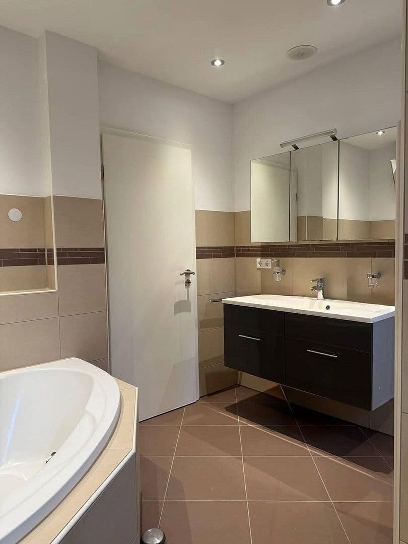 Predaj bytu 3-izbový 75 m², Horsterstrasse 434, Gelsenkirchen, Severné Porýnie - Westfálsko Predaj bytu 3-izbový 75 m², Horsterstrasse 434, Gelsenkirchen, Severné Porýnie - Westfálsko