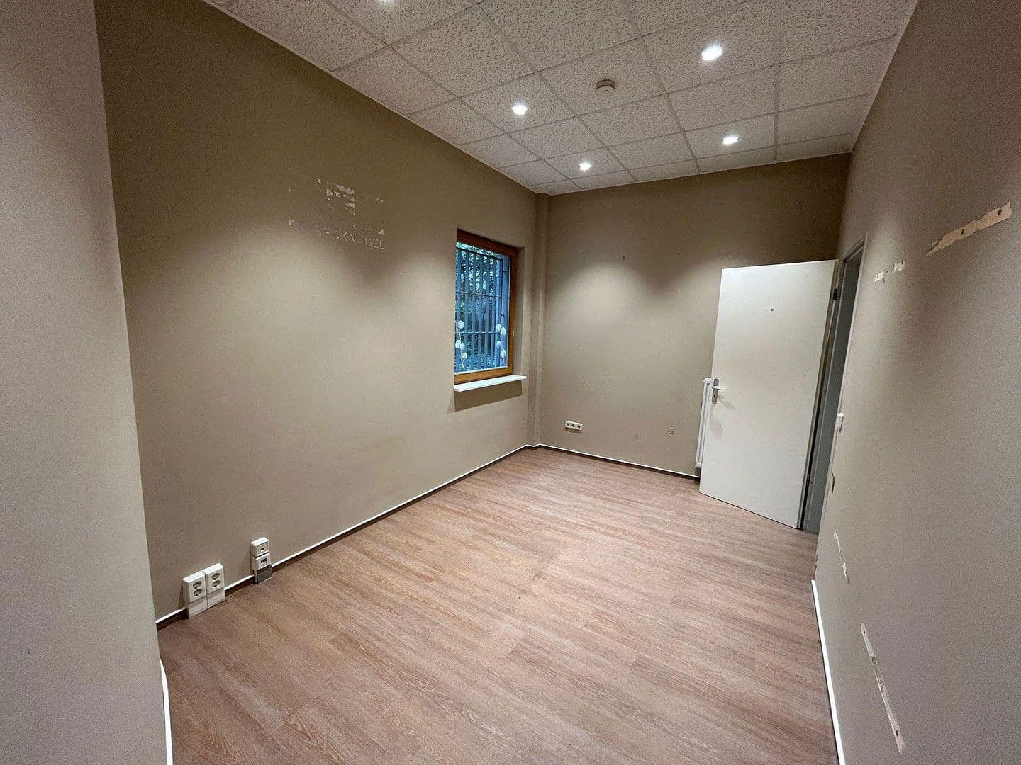 Prenájom kancelárie 86 m², Käthe-Niederkirchnerstr. 40, Berlin, Berlín Prenájom kancelárie 86 m², Käthe-Niederkirchnerstr. 40, Berlin, Berlín