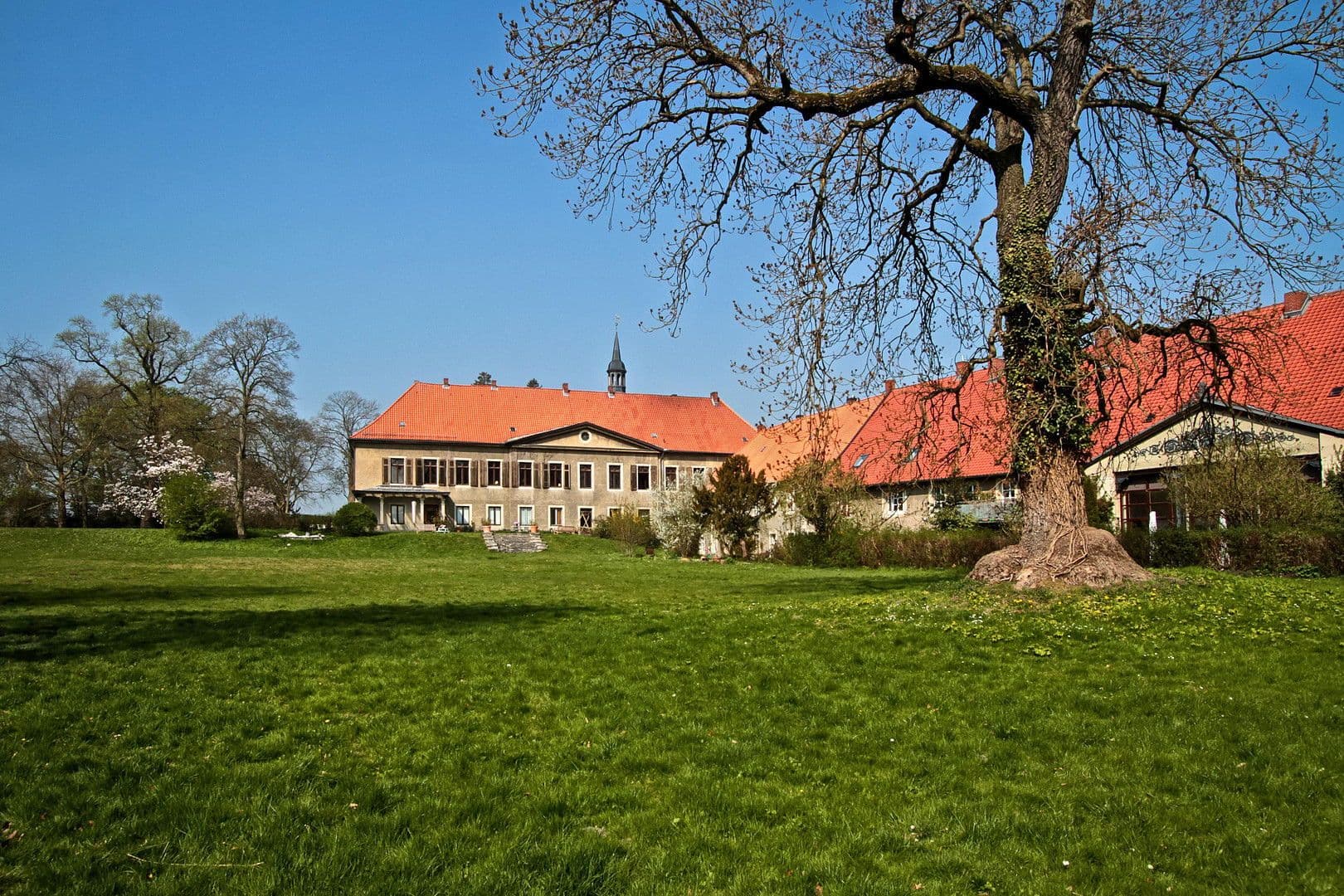 Prenájom bytu 5-izbový 194 m², Sickte, Dolné Sasko Prenájom bytu 5-izbový 194 m², Sickte, Dolné Sasko