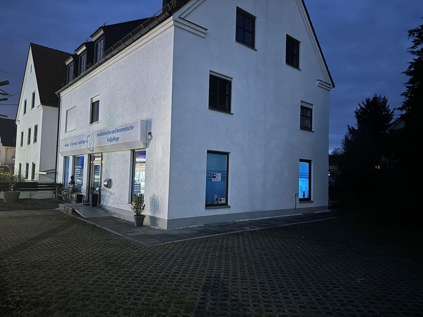Predaj kancelárie 218 m², Augsburger Straße 14, Fischach, Bavorsko Predaj kancelárie 218 m², Augsburger Straße 14, Fischach, Bavorsko