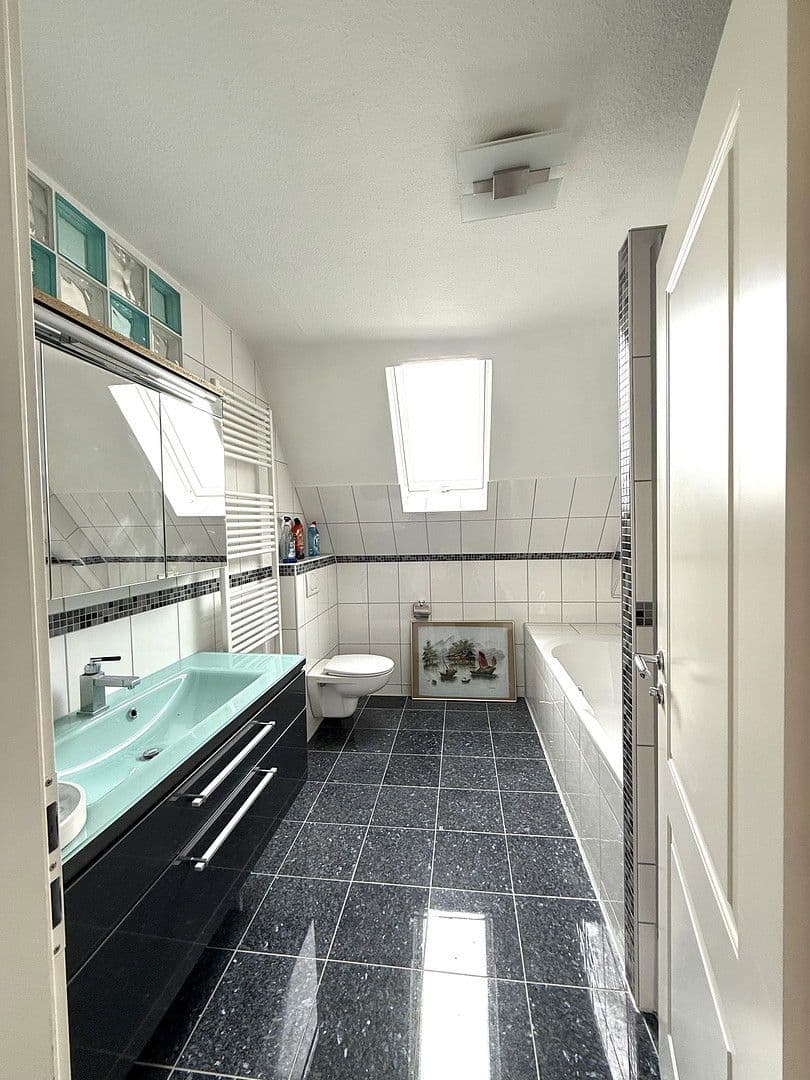 Predaj domu 237 m², pozemek 610 m², Mühlacker, Bádensko-Wurttembersko Predaj domu 237 m², pozemek 610 m², Mühlacker, Bádensko-Wurttembersko