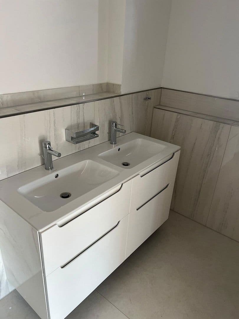 Predaj domu 212 m², pozemek 182 m², Am Blumenfeld 23 A, Meerbusch, Severné Porýnie - Westfálsko Predaj domu 212 m², pozemek 182 m², Am Blumenfeld 23 A, Meerbusch, Severné Porýnie - Westfálsko