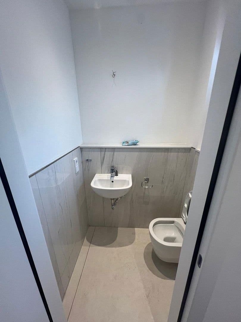 Predaj domu 212 m², pozemek 182 m², Am Blumenfeld 23 A, Meerbusch, Severné Porýnie - Westfálsko Predaj domu 212 m², pozemek 182 m², Am Blumenfeld 23 A, Meerbusch, Severné Porýnie - Westfálsko