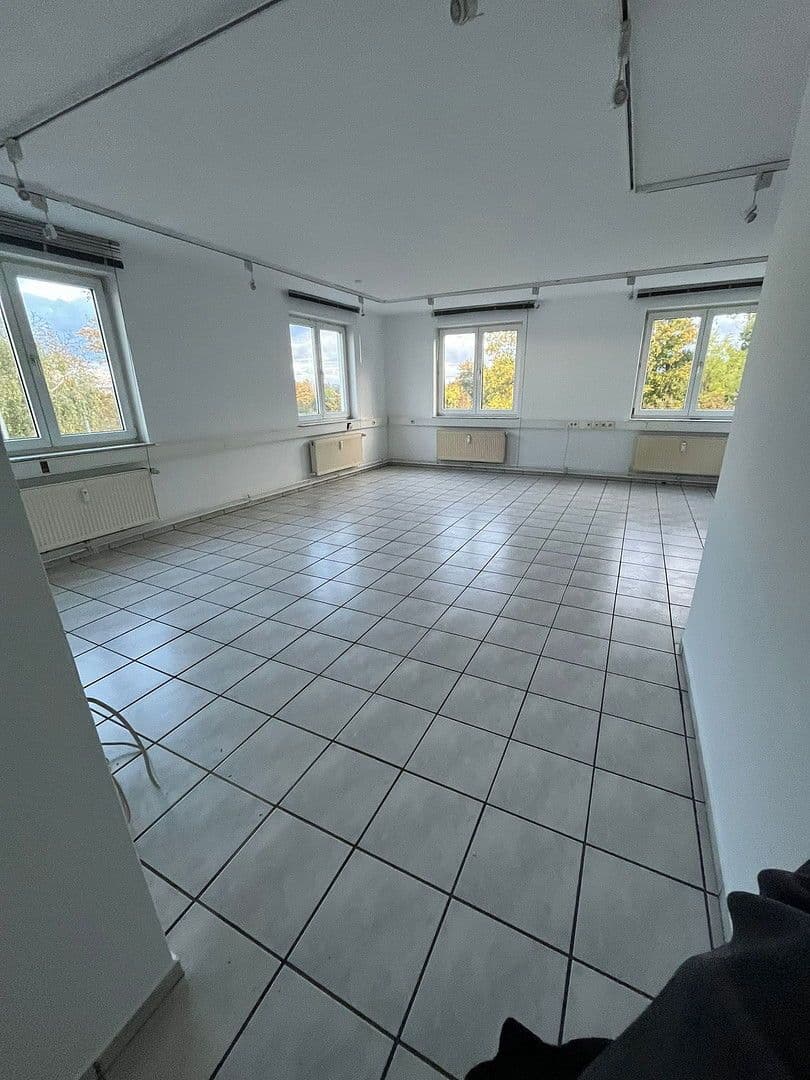 Prenájom kancelárie 85 m², Neuweg 1, Groß-Gerau, Hesensko Prenájom kancelárie 85 m², Neuweg 1, Groß-Gerau, Hesensko