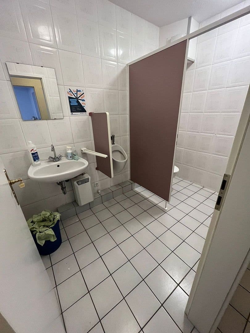 Prenájom kancelárie 85 m², Neuweg 1, Groß-Gerau, Hesensko Prenájom kancelárie 85 m², Neuweg 1, Groß-Gerau, Hesensko