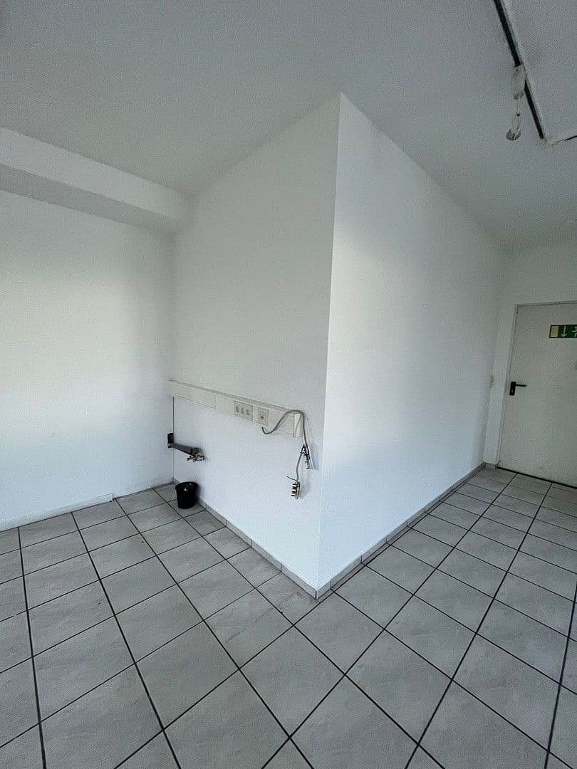 Prenájom kancelárie 85 m², Neuweg 1, Groß-Gerau, Hesensko Prenájom kancelárie 85 m², Neuweg 1, Groß-Gerau, Hesensko