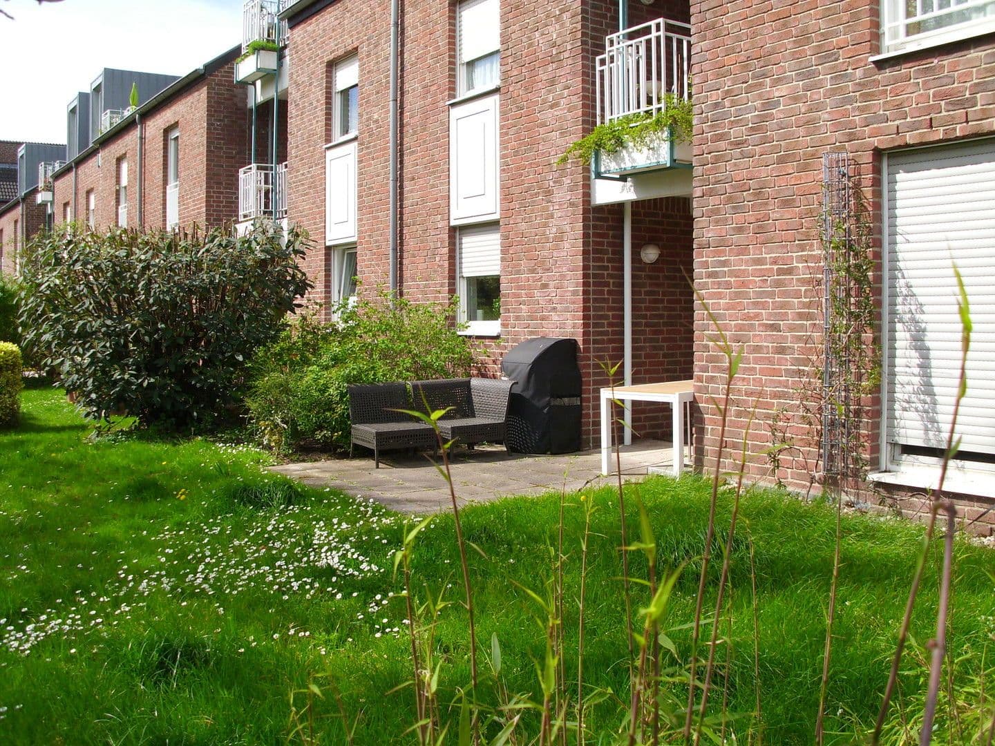 Prenájom bytu 3-izbový 90 m², Rheinbrohler Weg 30, Düsseldorf, Severné Porýnie - Westfálsko Prenájom bytu 3-izbový 90 m², Rheinbrohler Weg 30, Düsseldorf, Severné Porýnie - Westfálsko