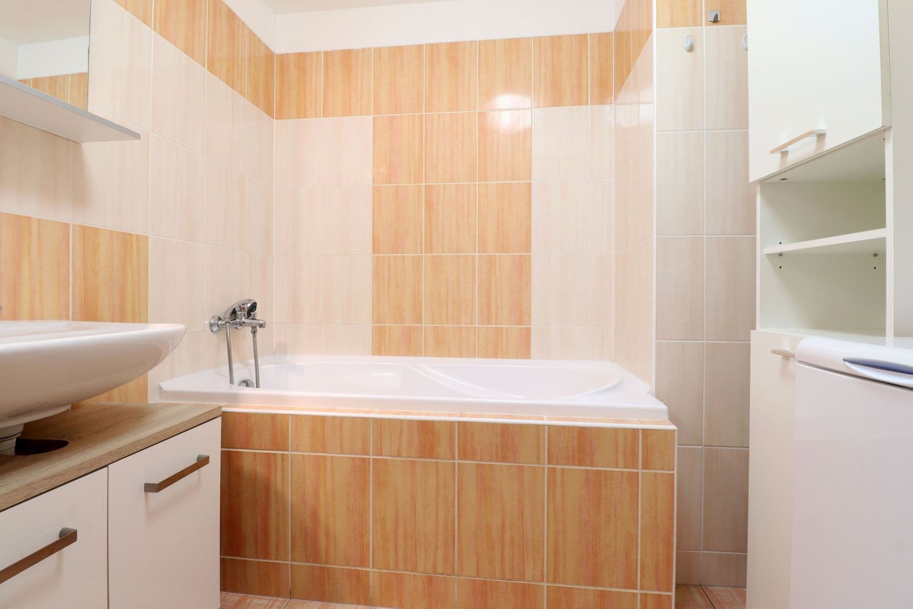 Prenájom bytu 3-izbový 76 m², Herlíkovická, Praha, Praha Prenájom bytu 3-izbový 76 m², Herlíkovická, Praha, Praha