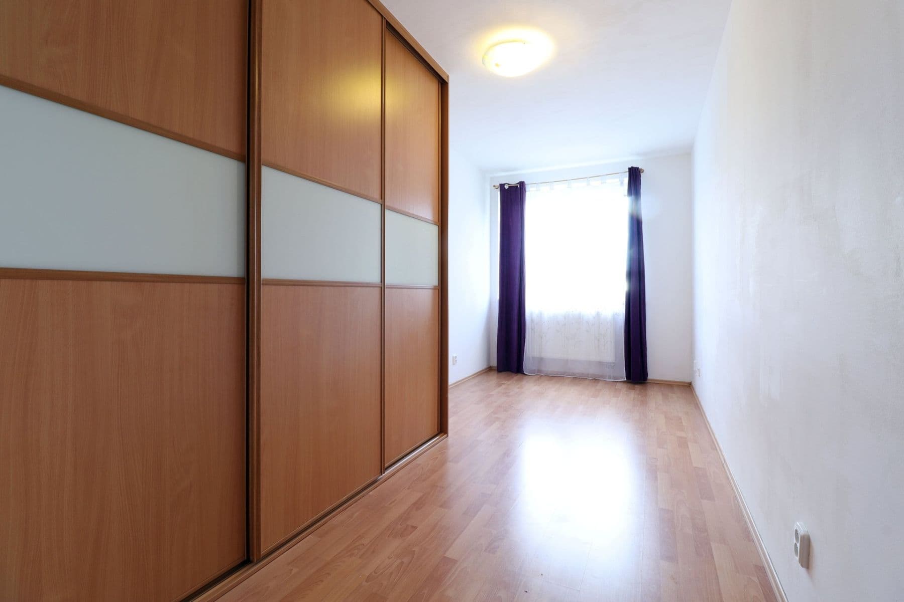 Prenájom bytu 3-izbový 76 m², Herlíkovická, Praha, Praha Prenájom bytu 3-izbový 76 m², Herlíkovická, Praha, Praha