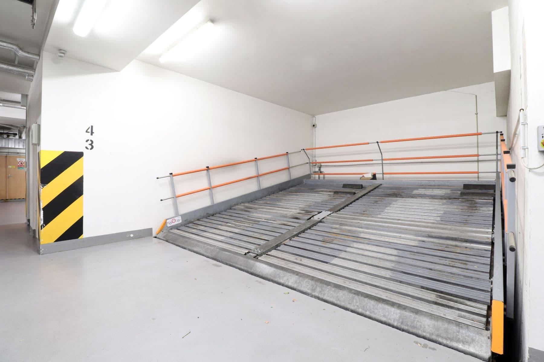 Prenájom bytu 3-izbový 76 m², Herlíkovická, Praha, Praha Prenájom bytu 3-izbový 76 m², Herlíkovická, Praha, Praha