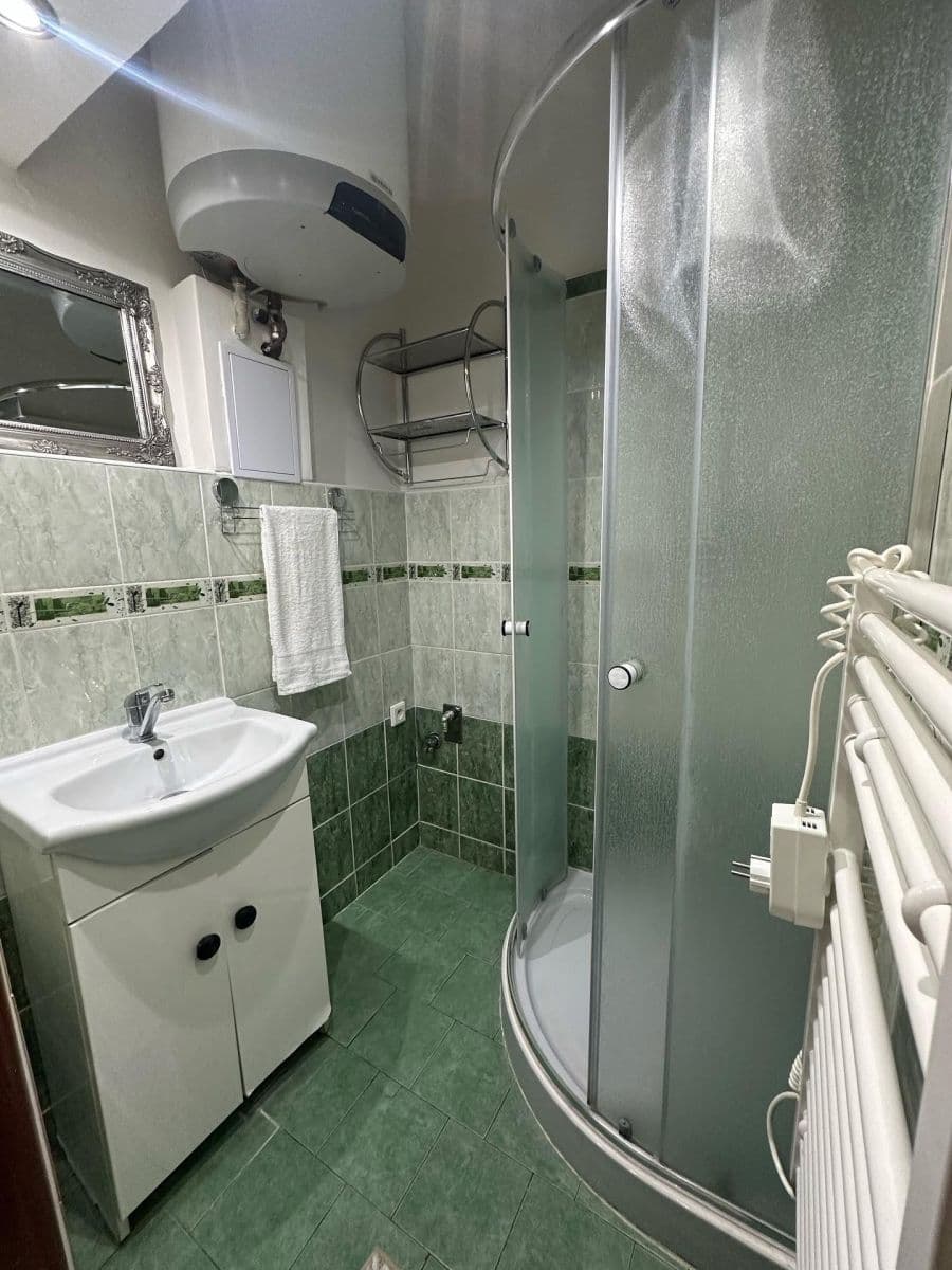 Predaj bytu 1-izbový 39 m², Na Louce, Králův Dvůr, Středočeský kraj Predaj bytu 1-izbový 39 m², Na Louce, Králův Dvůr, Středočeský kraj