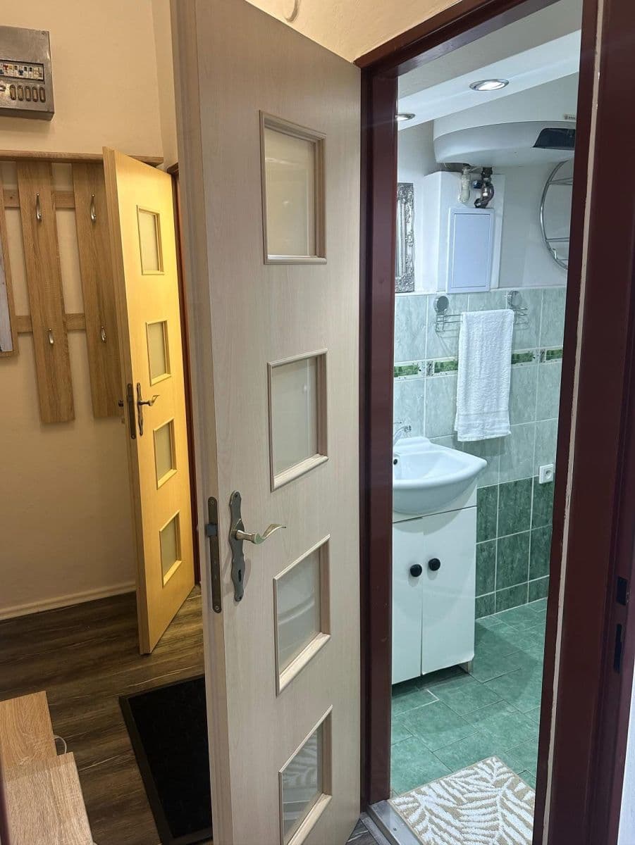 Predaj bytu 1-izbový 39 m², Na Louce, Králův Dvůr, Středočeský kraj Predaj bytu 1-izbový 39 m², Na Louce, Králův Dvůr, Středočeský kraj