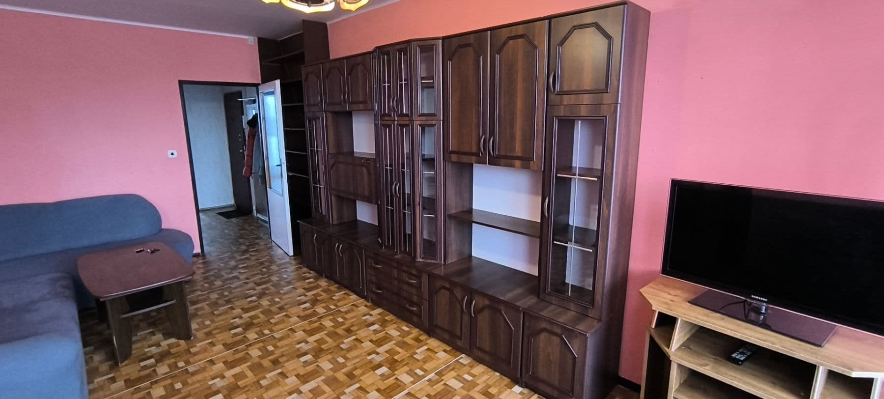 Prenájom bytu 3-izbový 82 m², nám. Republiky, Neratovice, Středočeský kraj Prenájom bytu 3-izbový 82 m², nám. Republiky, Neratovice, Středočeský kraj