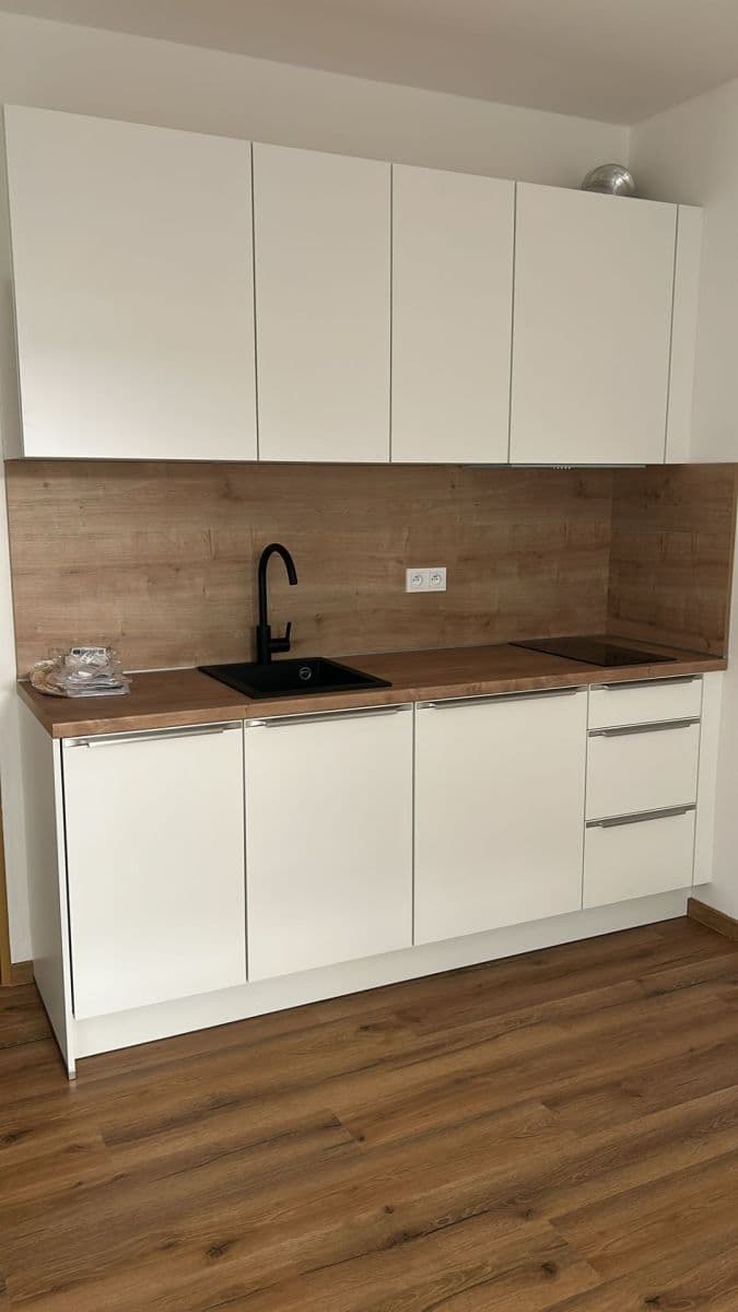 Prenájom bytu 1-izbový 23 m², Seifertova, Praha, Praha Prenájom bytu 1-izbový 23 m², Seifertova, Praha, Praha