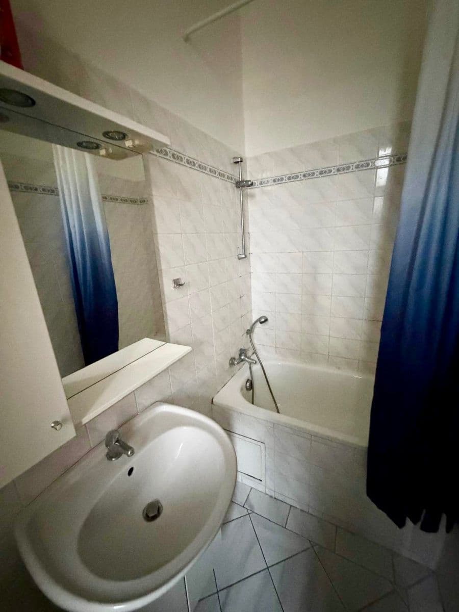 Prenájom bytu 1-izbový 42 m², Záhřebská, Praha, Praha Prenájom bytu 1-izbový 42 m², Záhřebská, Praha, Praha