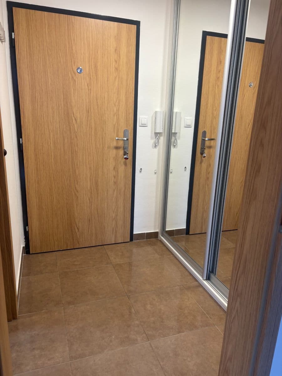 Prenájom bytu 1-izbový 34 m², Ovesná, Hostivice, Středočeský kraj Prenájom bytu 1-izbový 34 m², Ovesná, Hostivice, Středočeský kraj