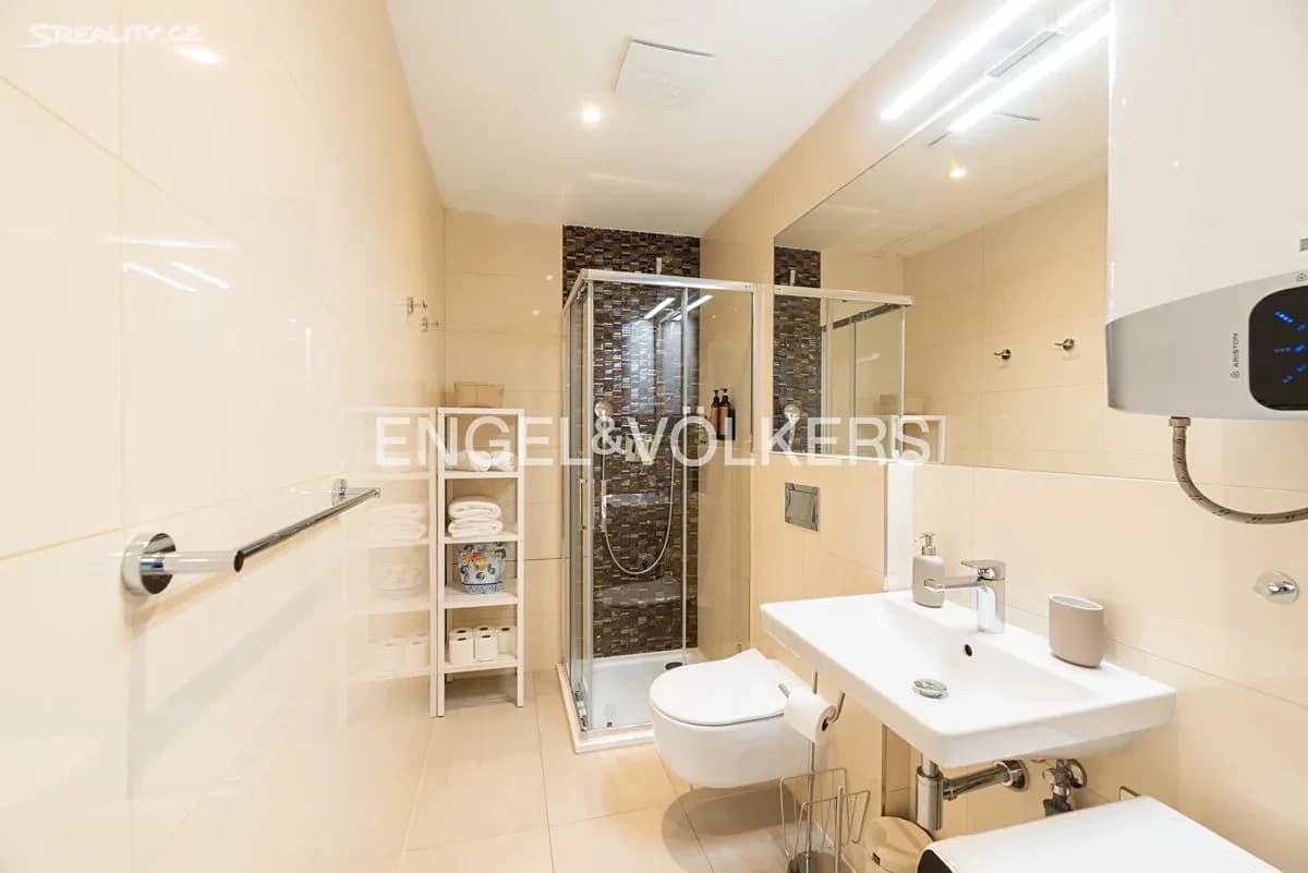 Prenájom bytu 1-izbový 27 m², Štěpánská, Praha, Praha Prenájom bytu 1-izbový 27 m², Štěpánská, Praha, Praha