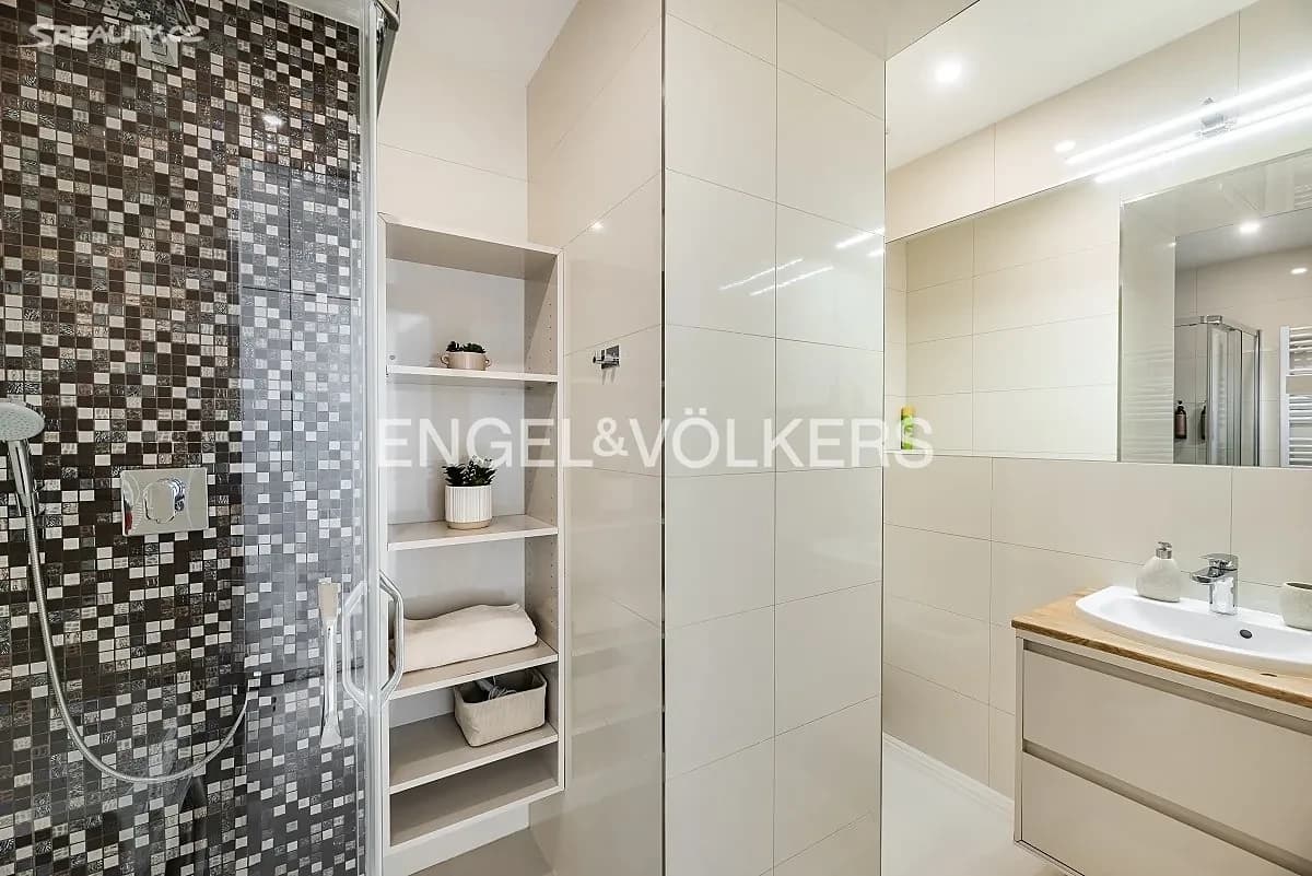 Prenájom bytu 1-izbový 30 m², Příčná, Praha, Praha Prenájom bytu 1-izbový 30 m², Příčná, Praha, Praha