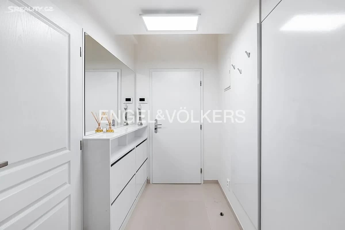 Prenájom bytu 1-izbový 30 m², Příčná, Praha, Praha Prenájom bytu 1-izbový 30 m², Příčná, Praha, Praha