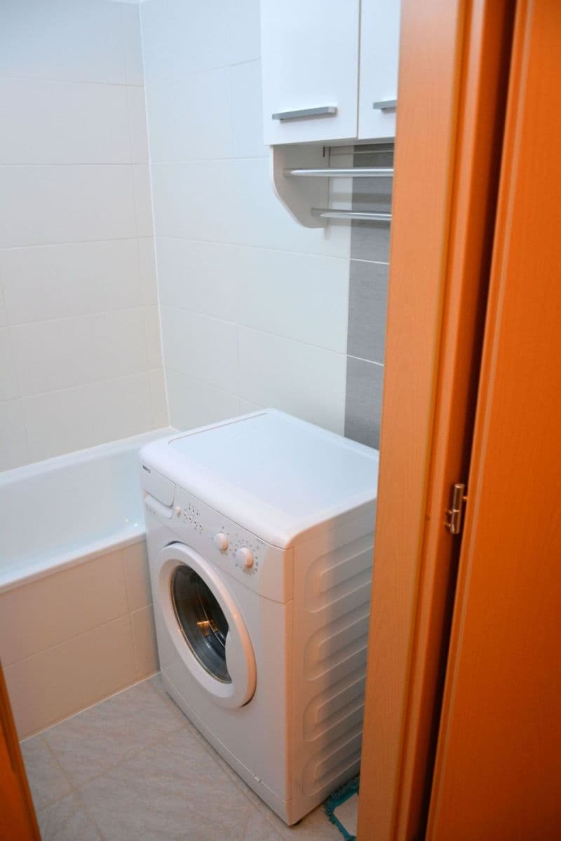 Predaj bytu 1-izbový 35 m², Kpt. Jána Rašu, Dúbravka, Bratislavský kraj Predaj bytu 1-izbový 35 m², Kpt. Jána Rašu, Dúbravka, Bratislavský kraj