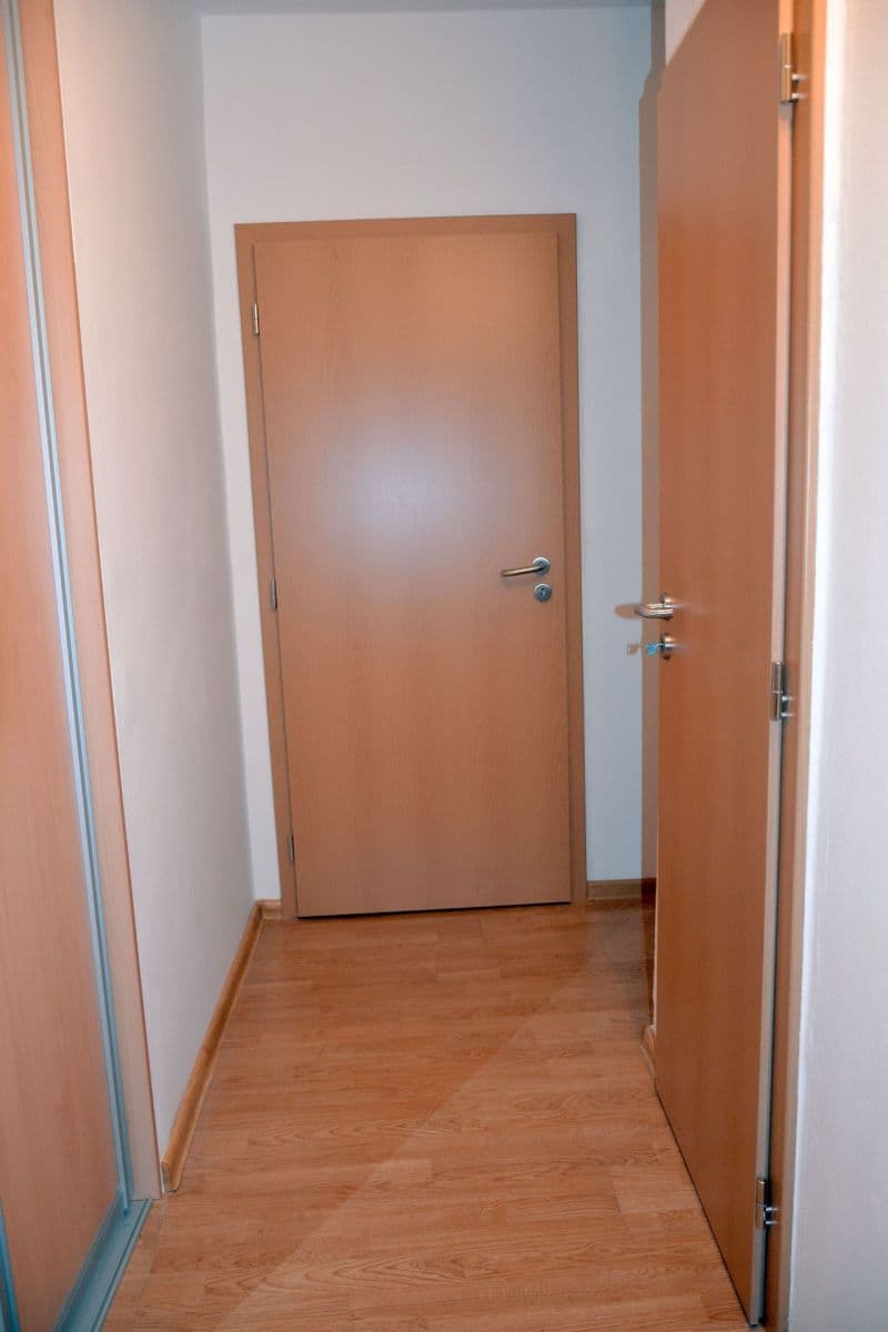 Predaj bytu 1-izbový 35 m², Kpt. Jána Rašu, Dúbravka, Bratislavský kraj Predaj bytu 1-izbový 35 m², Kpt. Jána Rašu, Dúbravka, Bratislavský kraj