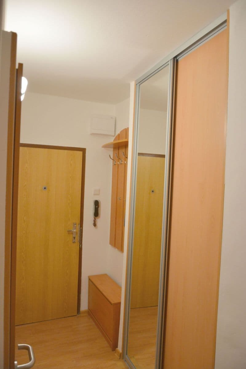 Predaj bytu 1-izbový 35 m², Kpt. Jána Rašu, Dúbravka, Bratislavský kraj Predaj bytu 1-izbový 35 m², Kpt. Jána Rašu, Dúbravka, Bratislavský kraj