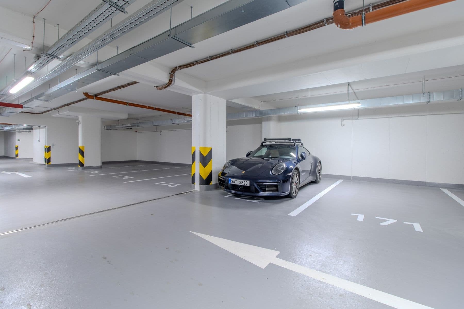 Prenájom garáže 15 m², Poděbradská, Praha, Praha Prenájom garáže 15 m², Poděbradská, Praha, Praha