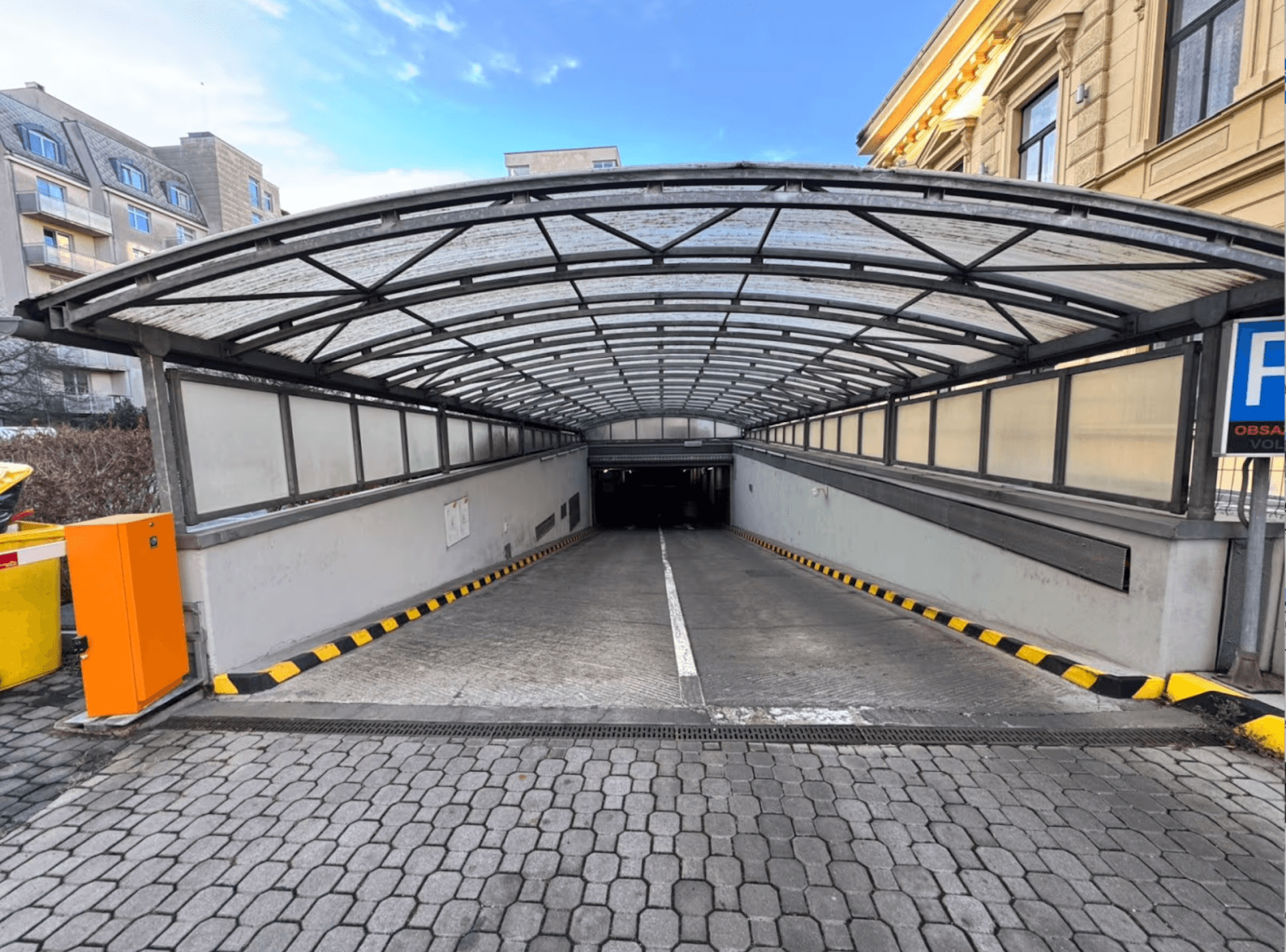 Prenájom garáže 15 m², U Zvonařky, Praha, Praha Prenájom garáže 15 m², U Zvonařky, Praha, Praha