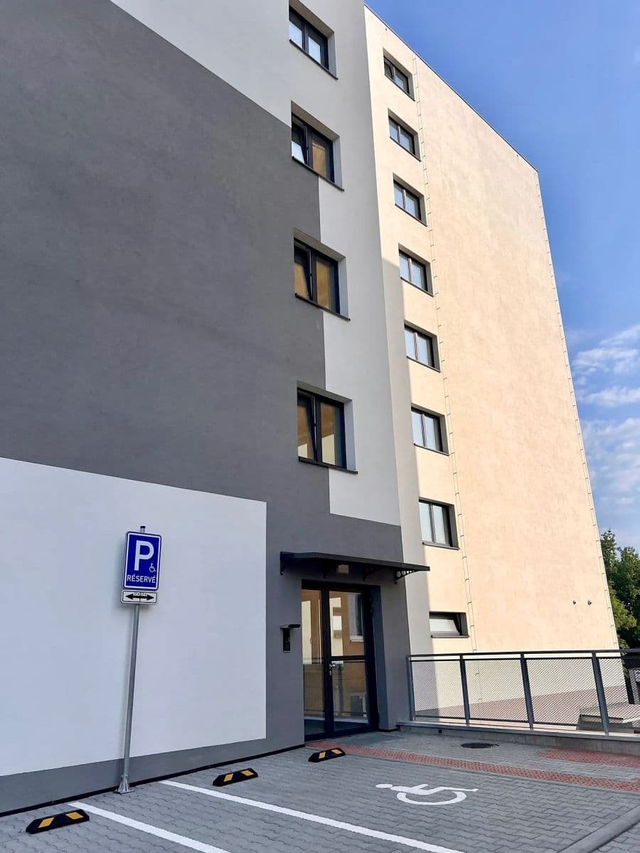 Prenájom bytu 1-izbový 45 m², Okružní, Jihlava, Kraj Vysočina Prenájom bytu 1-izbový 45 m², Okružní, Jihlava, Kraj Vysočina