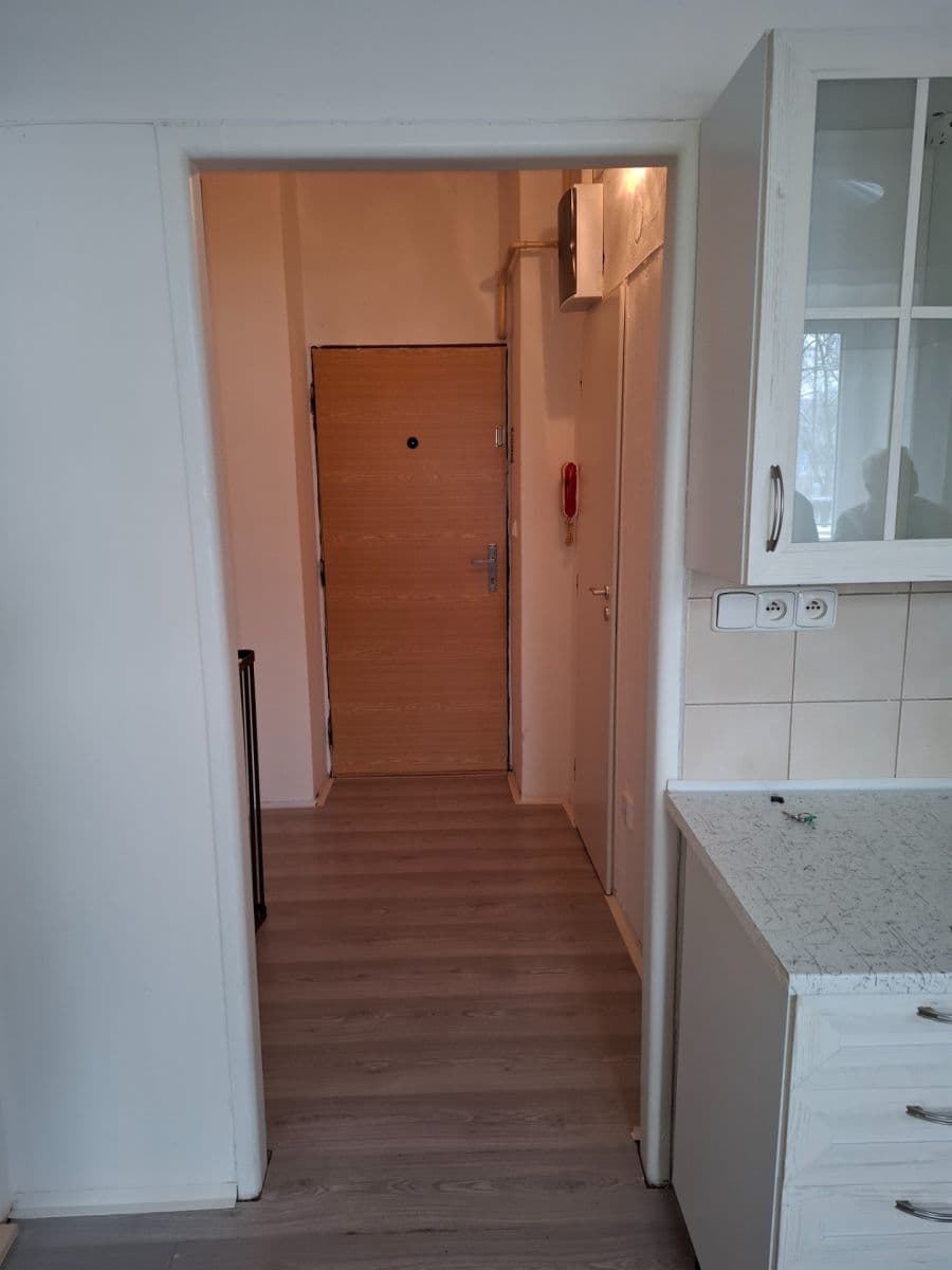 Prenájom bytu 1-izbový 39 m², Zborovské náměstí, Pardubice, Pardubický kraj Prenájom bytu 1-izbový 39 m², Zborovské náměstí, Pardubice, Pardubický kraj