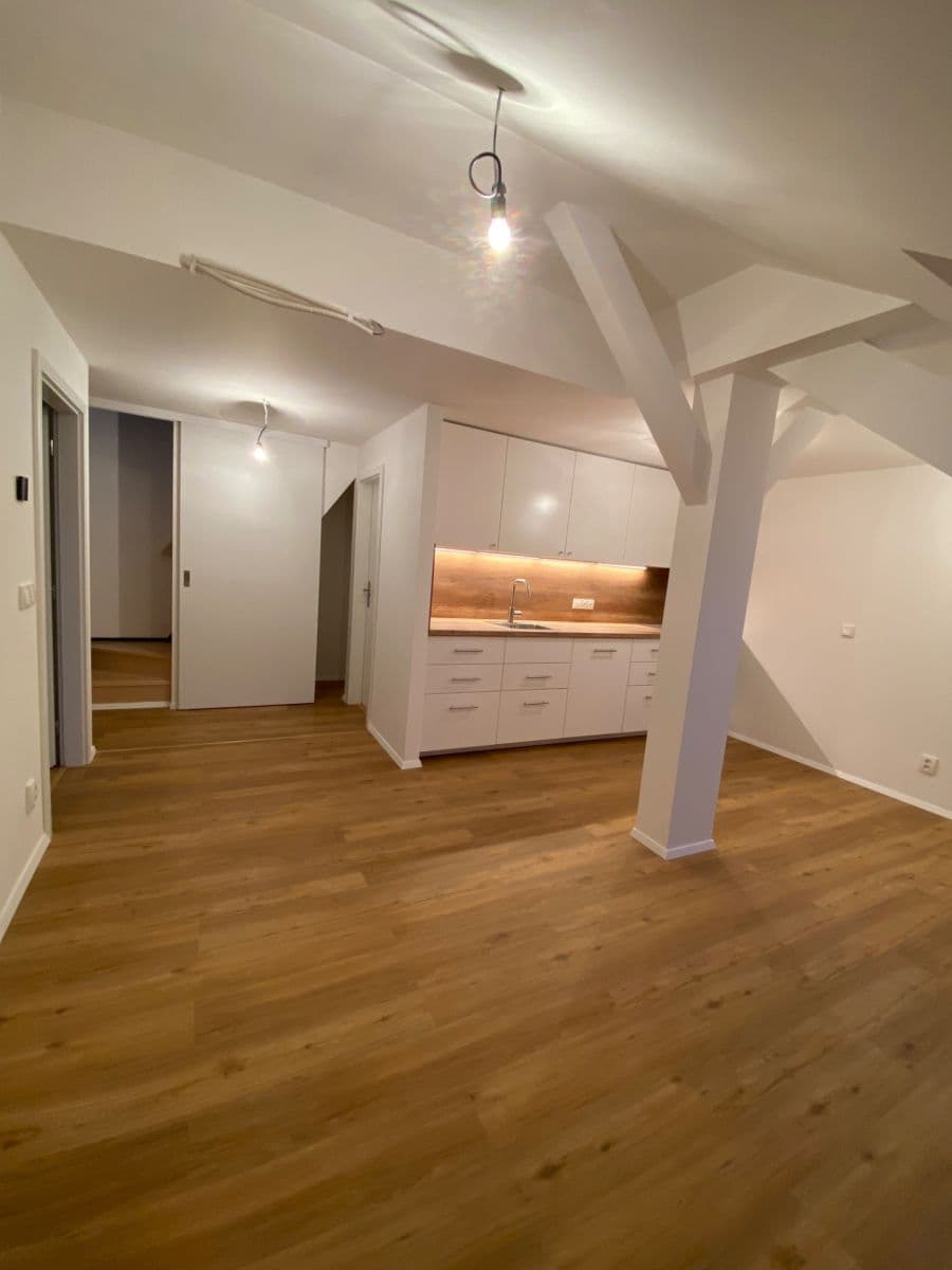 Prenájom bytu 3-izbový 81 m², Kubelíkova, Praha, Praha Prenájom bytu 3-izbový 81 m², Kubelíkova, Praha, Praha