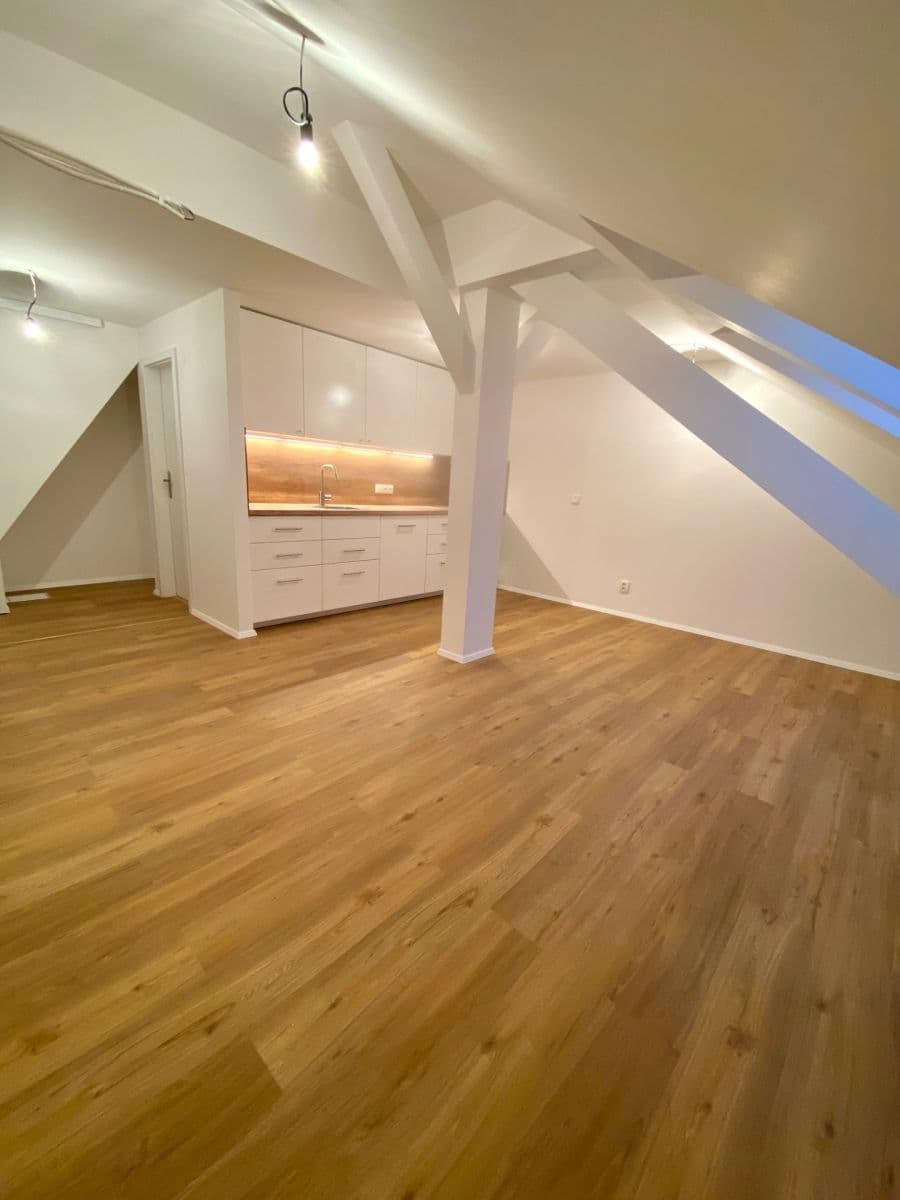 Prenájom bytu 3-izbový 81 m², Kubelíkova, Praha, Praha Prenájom bytu 3-izbový 81 m², Kubelíkova, Praha, Praha