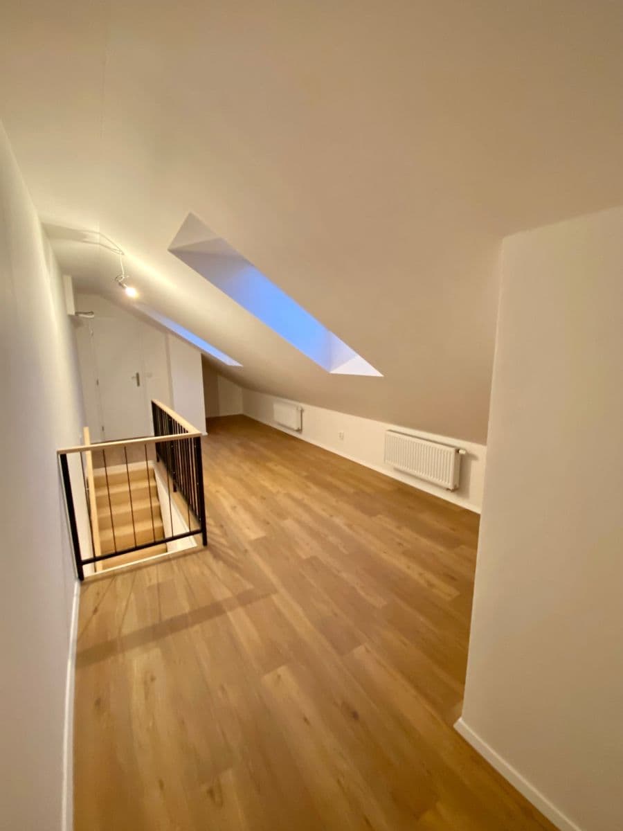 Prenájom bytu 3-izbový 81 m², Kubelíkova, Praha, Praha Prenájom bytu 3-izbový 81 m², Kubelíkova, Praha, Praha