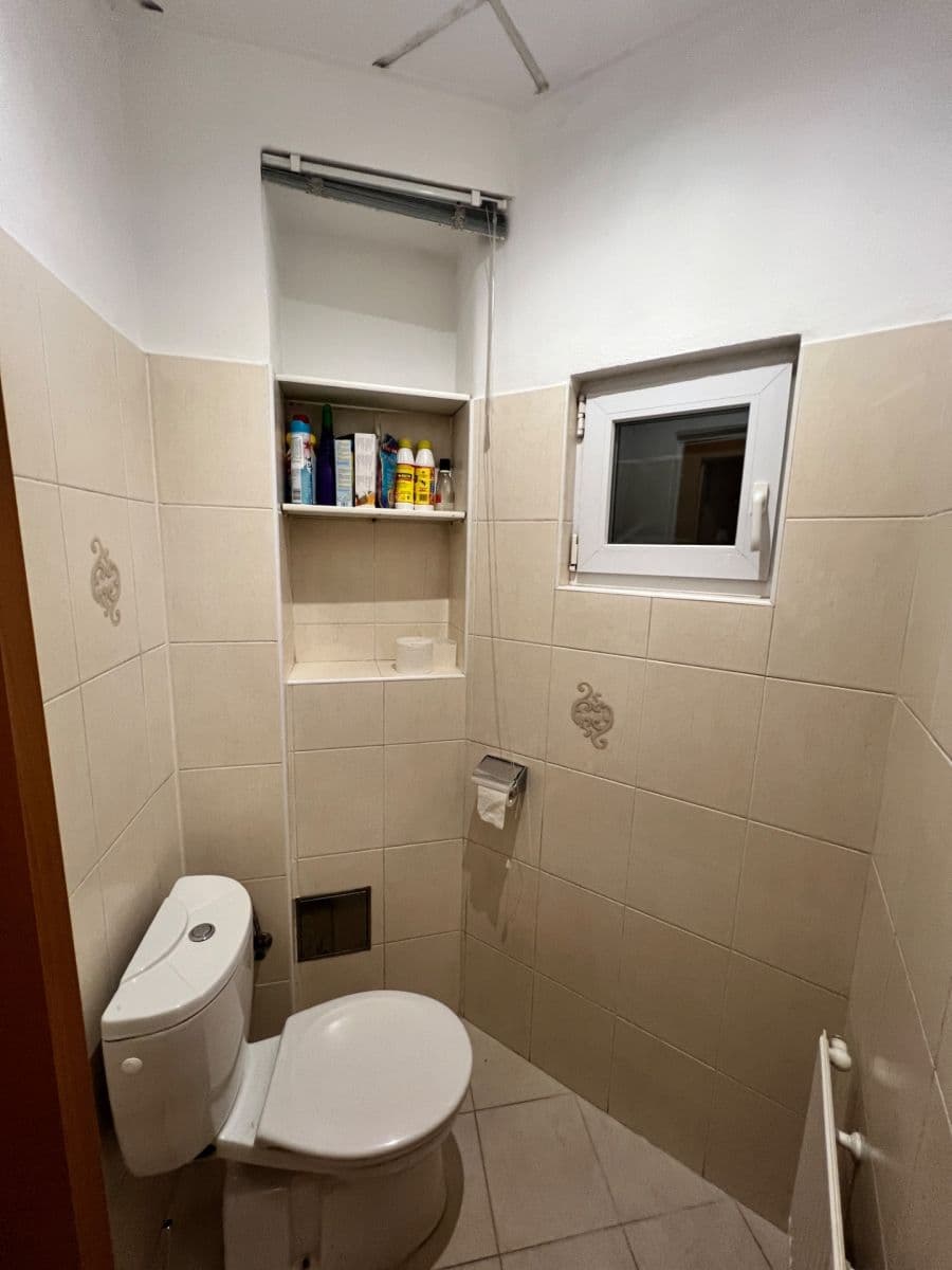 Prenájom bytu 2-izbový 50 m², Na Břehu, Praha, Praha Prenájom bytu 2-izbový 50 m², Na Břehu, Praha, Praha