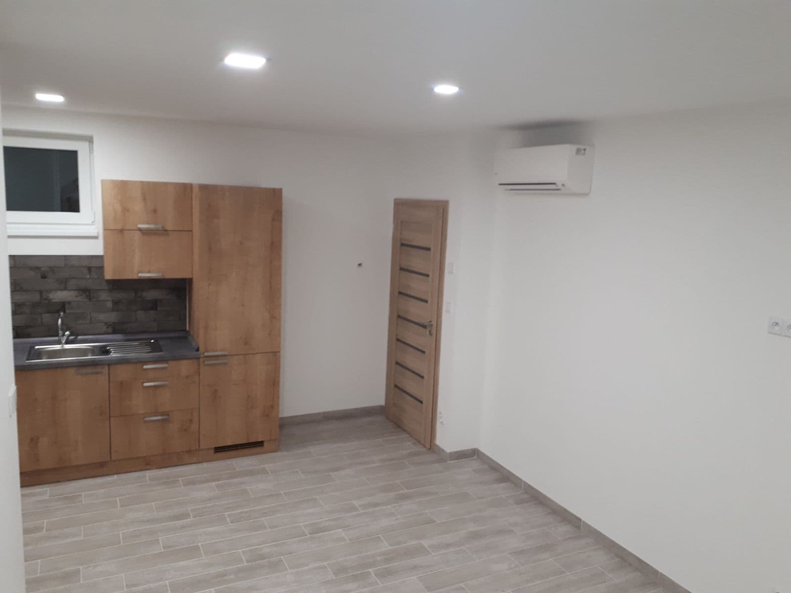 Prenájom bytu 3-izbový 56 m², Brněnská, Kuřim, Jihomoravský kraj Prenájom bytu 3-izbový 56 m², Brněnská, Kuřim, Jihomoravský kraj