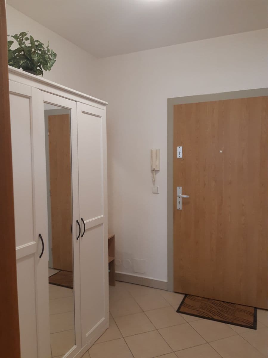 Prenájom bytu 1-izbový 37 m², U Měšťanského pivovaru, Praha, Praha Prenájom bytu 1-izbový 37 m², U Měšťanského pivovaru, Praha, Praha