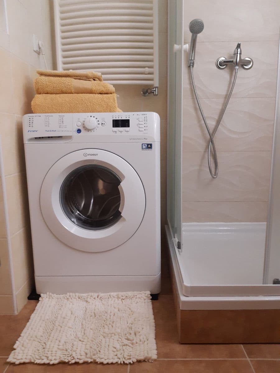 Prenájom bytu 1-izbový 37 m², U Měšťanského pivovaru, Praha, Praha Prenájom bytu 1-izbový 37 m², U Měšťanského pivovaru, Praha, Praha